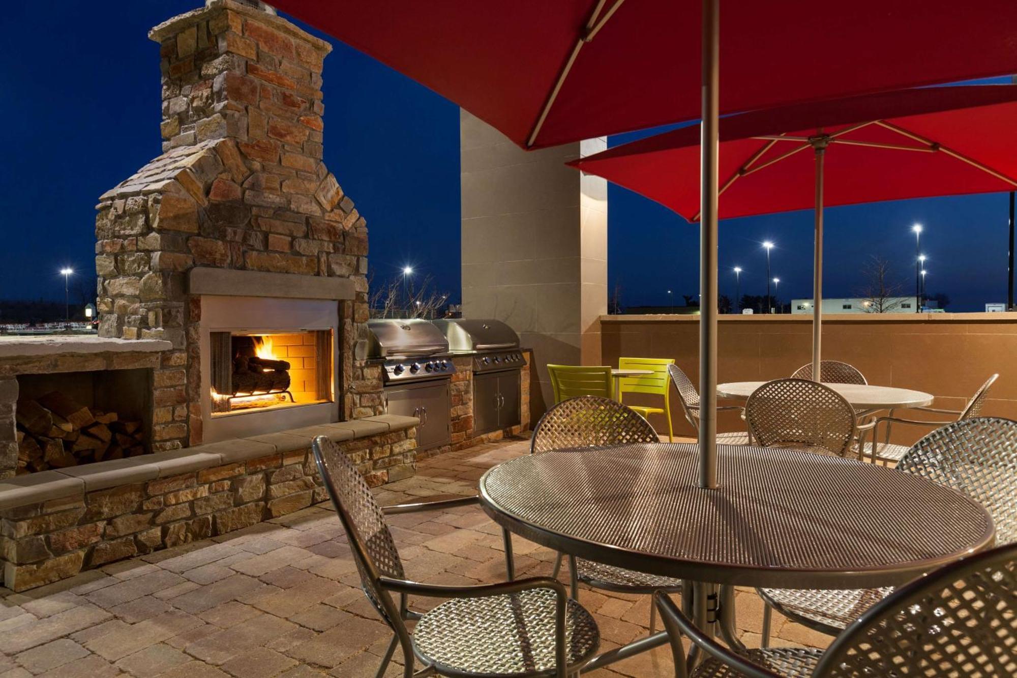 Home2 Suites By Hilton Champaign/Urbana Exterior foto